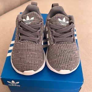Adidas Swift Run Size 4 Baby Sneaker